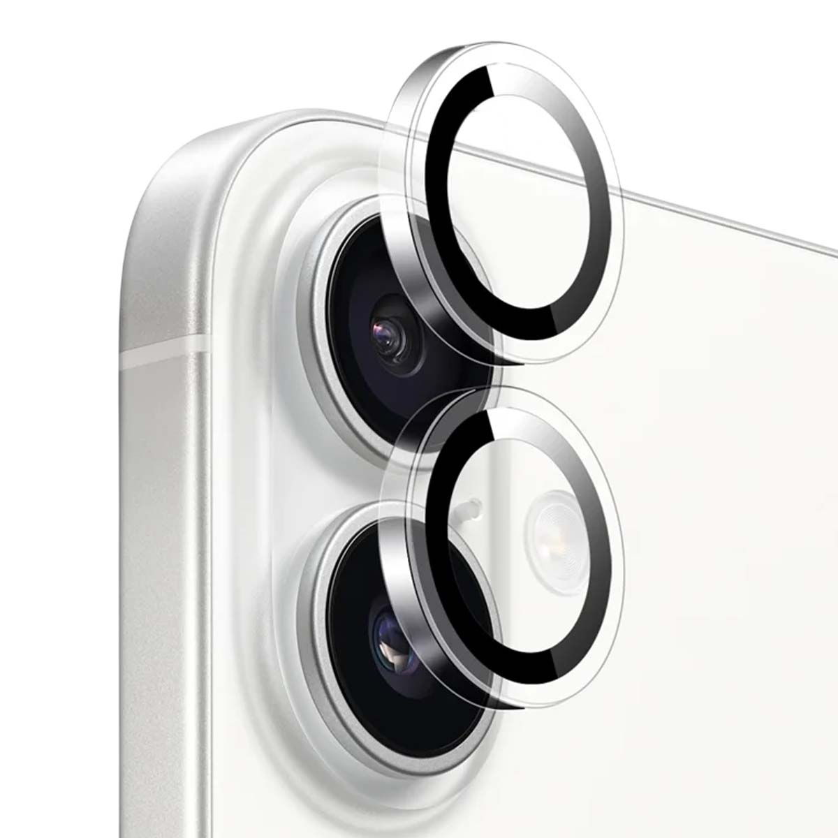 Primo piano di un modulo fotocamera per smartphone con vetro protettivo. Le lenti sono nere, circondate da anelli argentati.