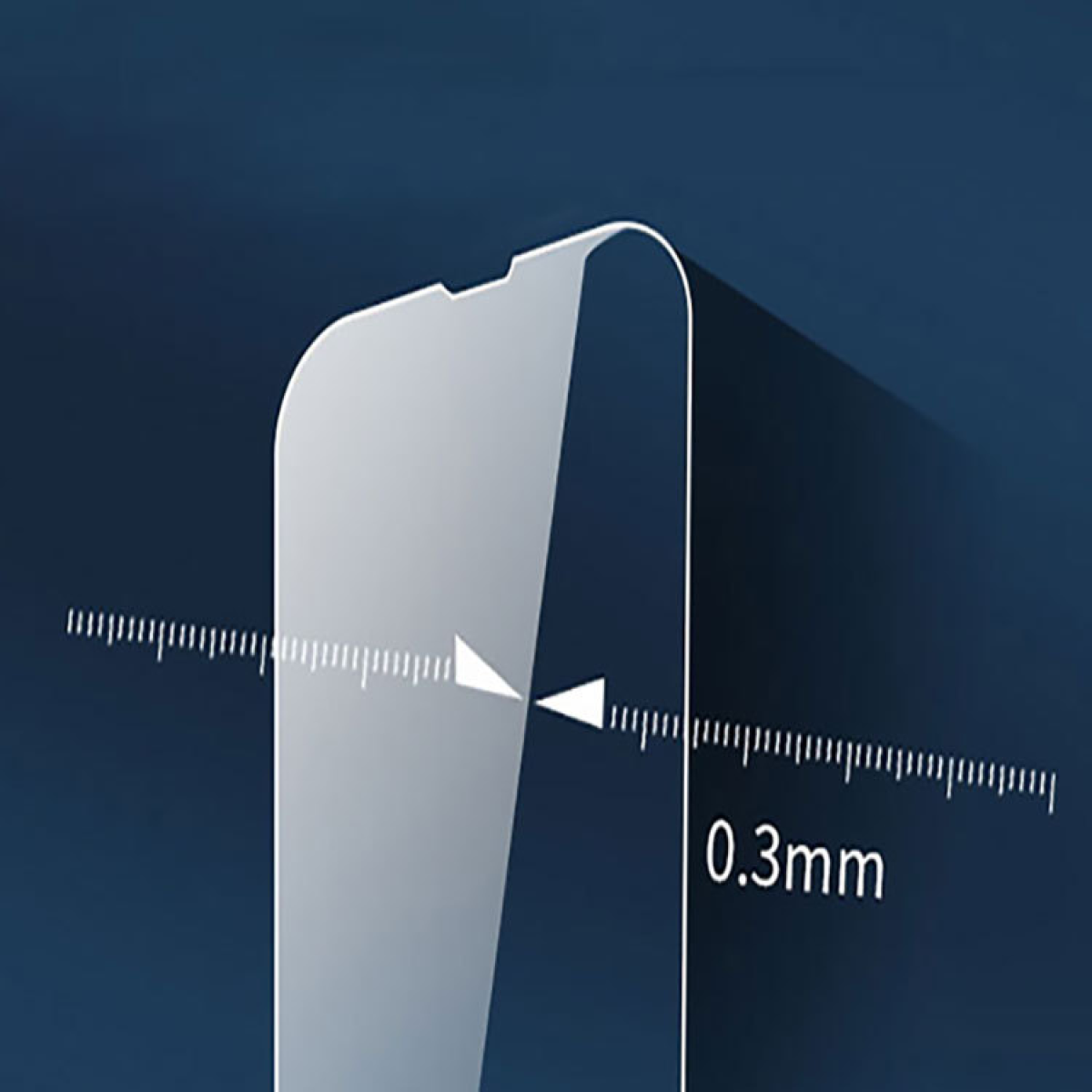 Primer plano de un protector de pantalla. Muestra el borde curvado y una medida de 0,3 mm con una regla y flechas.