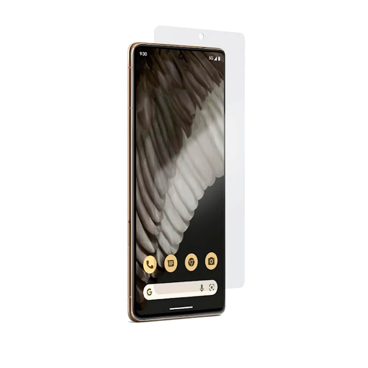 Uno smartphone con cornice dorata mostra uno sfondo a forma di piuma e icone, con una protezione per lo schermo dietro. Il telefono mostra le 9:30.