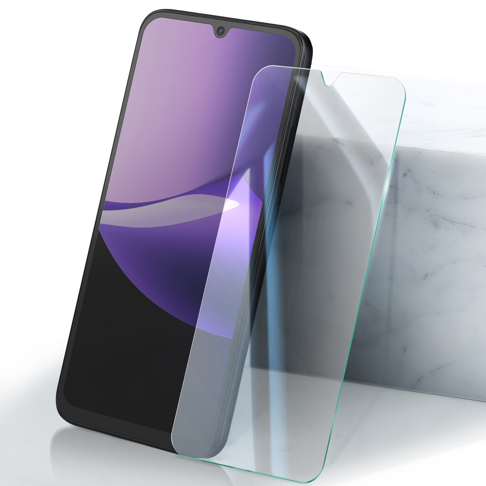 Un smartphone avec un écran violet et un protecteur d'écran sont affichés sur une surface blanche avec un fond en marbre.