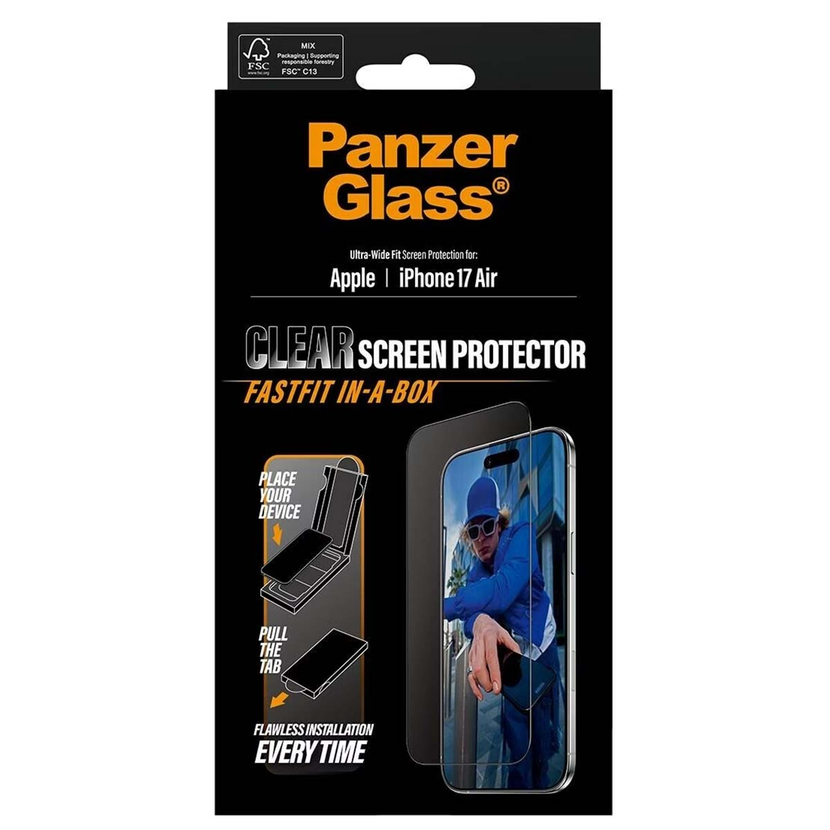 Una scatola di protezione schermo Panzer Glass. Mostra il prodotto, un iPhone con protezione schermo e istruzioni per l'installazione.