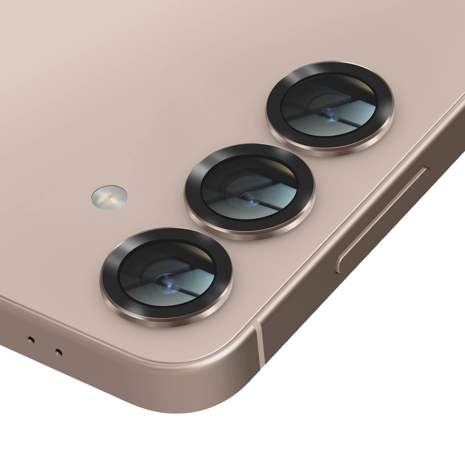 Close-up van de camera-array van een smartphone. Drie zwarte lenzen zijn zichtbaar, samen met een kleine flitser en de behuizing.