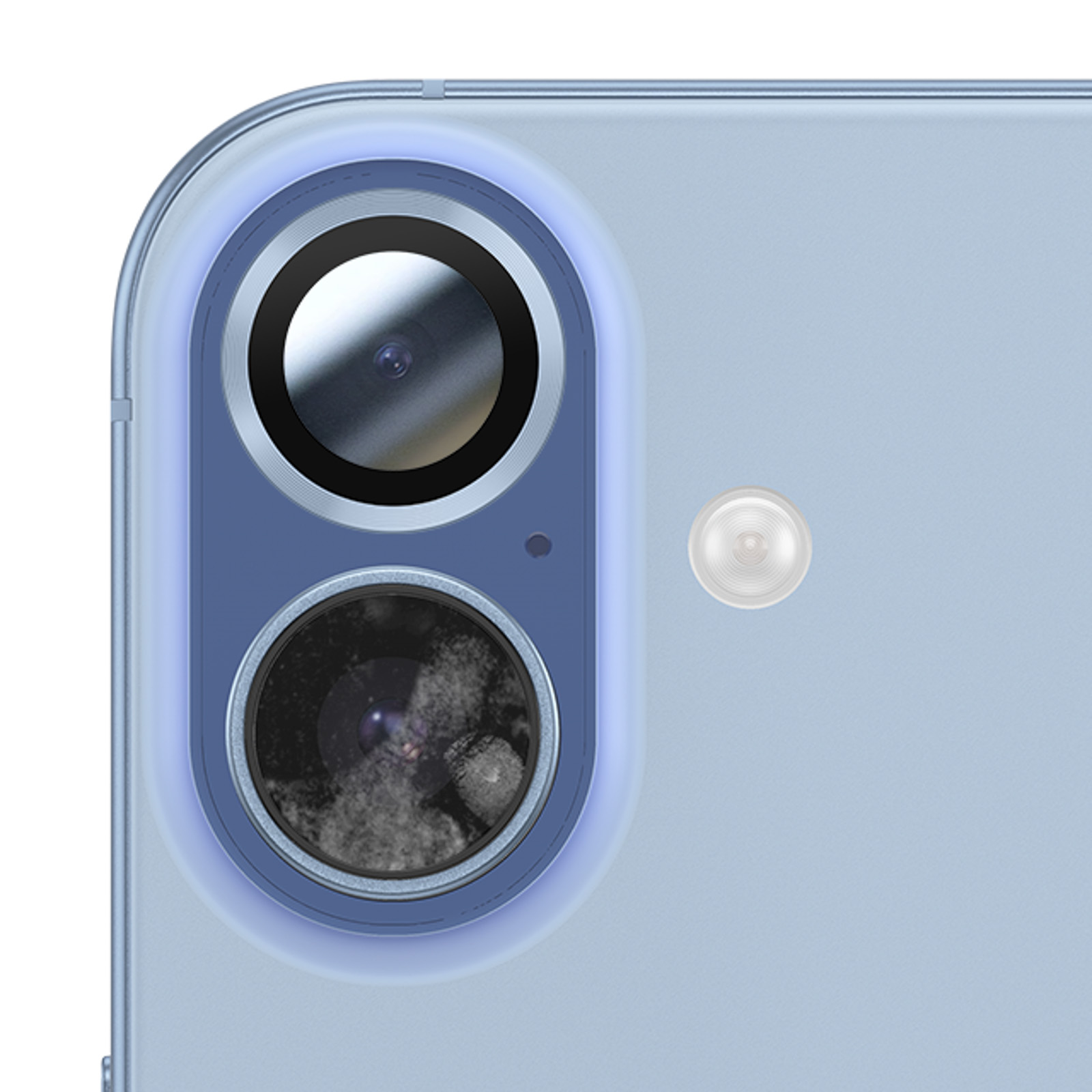 Close-up van de cameramodule van een telefoon met twee lenzen, een flitser en een lichtblauwe achtergrond.
