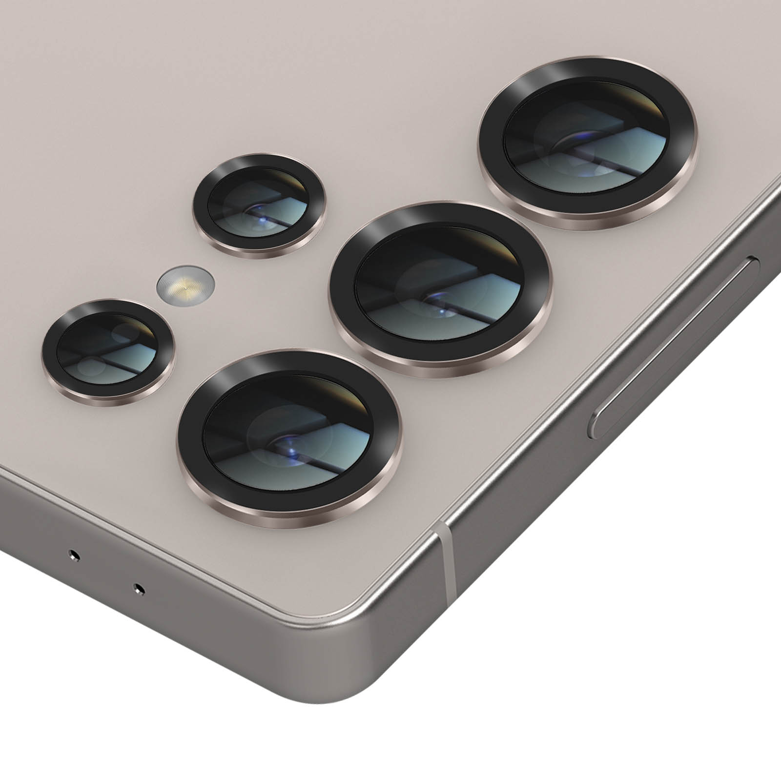 Primer plano del conjunto de cámaras de un smartphone. Múltiples lentes con bordes negros y un flash son visibles.