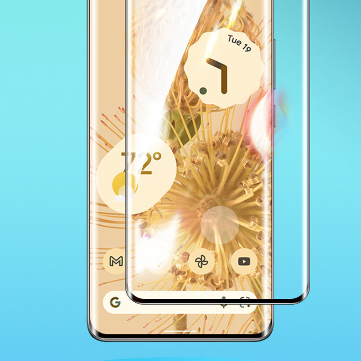 Due smartphone uno accanto all'altro, che mostrano uno sfondo floreale di colore chiaro, con widget che mostrano l'ora, la temperatura e le icone delle app.