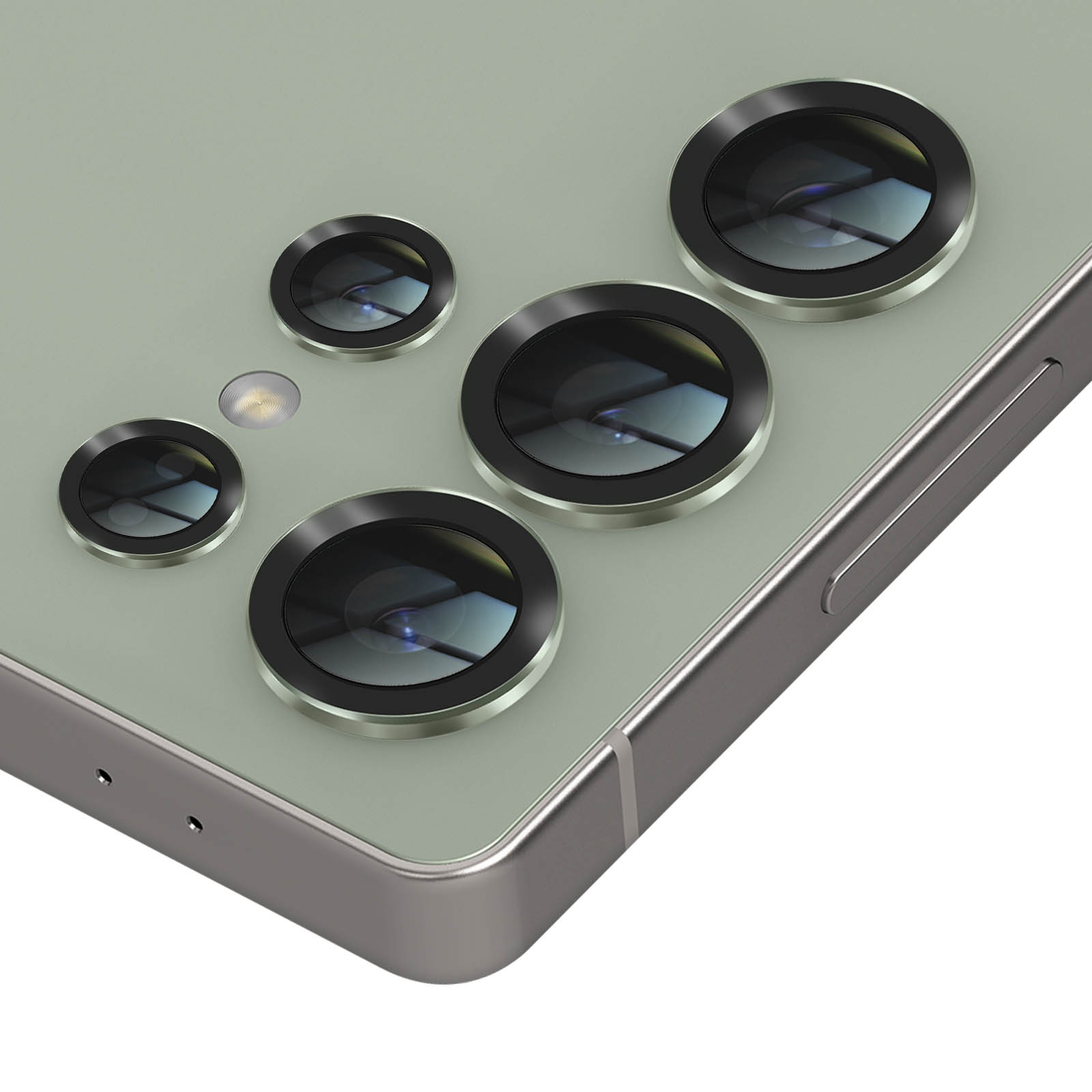 Primo piano dell'array di fotocamere di uno smartphone. Lenti multiple con anelli neri e corpo telefono verde chiaro.