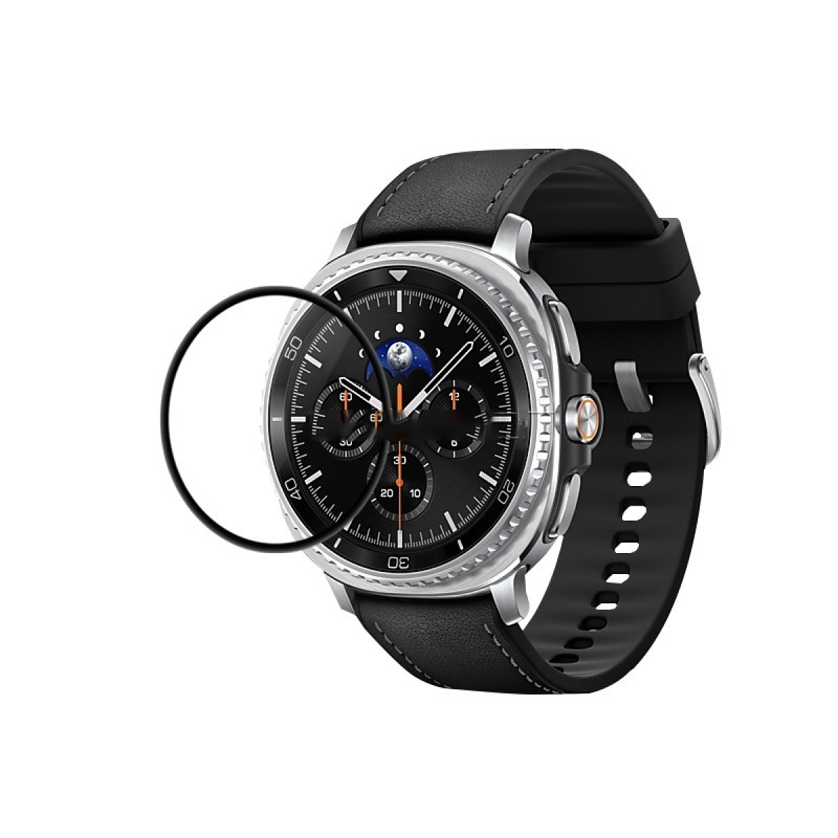È mostrato uno smartwatch con cinturino in pelle nera. Il quadrante è nero con dettagli argentati. Un proteggi schermo è di fronte.