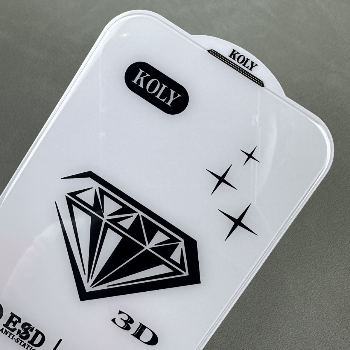 Un proteggi schermo bianco con il marchio "KOLY" e un design a diamante nero. È presente anche il testo "3D" e "ESD".