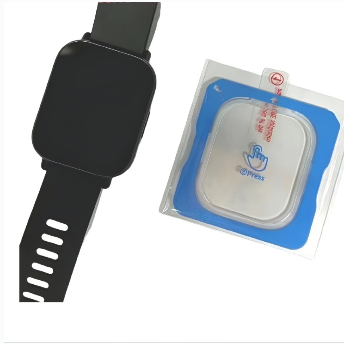 Smartwatch nero con cinturino nero e una protezione schermo in una confezione blu e trasparente con un'icona di pressione.