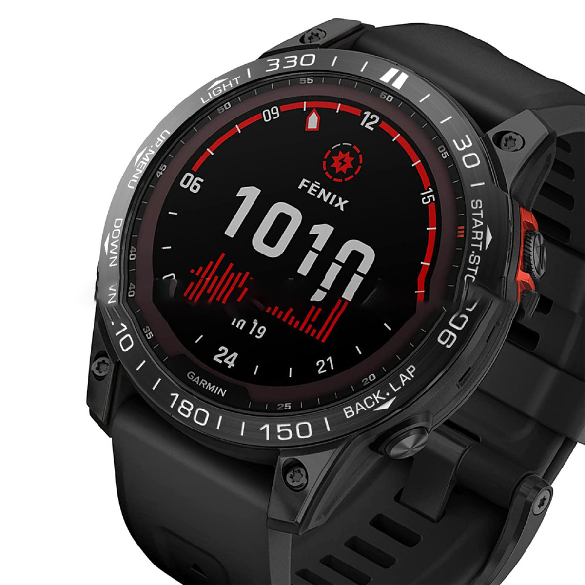 Un orologio Garmin Fenix nero mostra dati su uno schermo nero. L'orologio ha dettagli rossi e un cinturino nero. L'ora è 10:10.