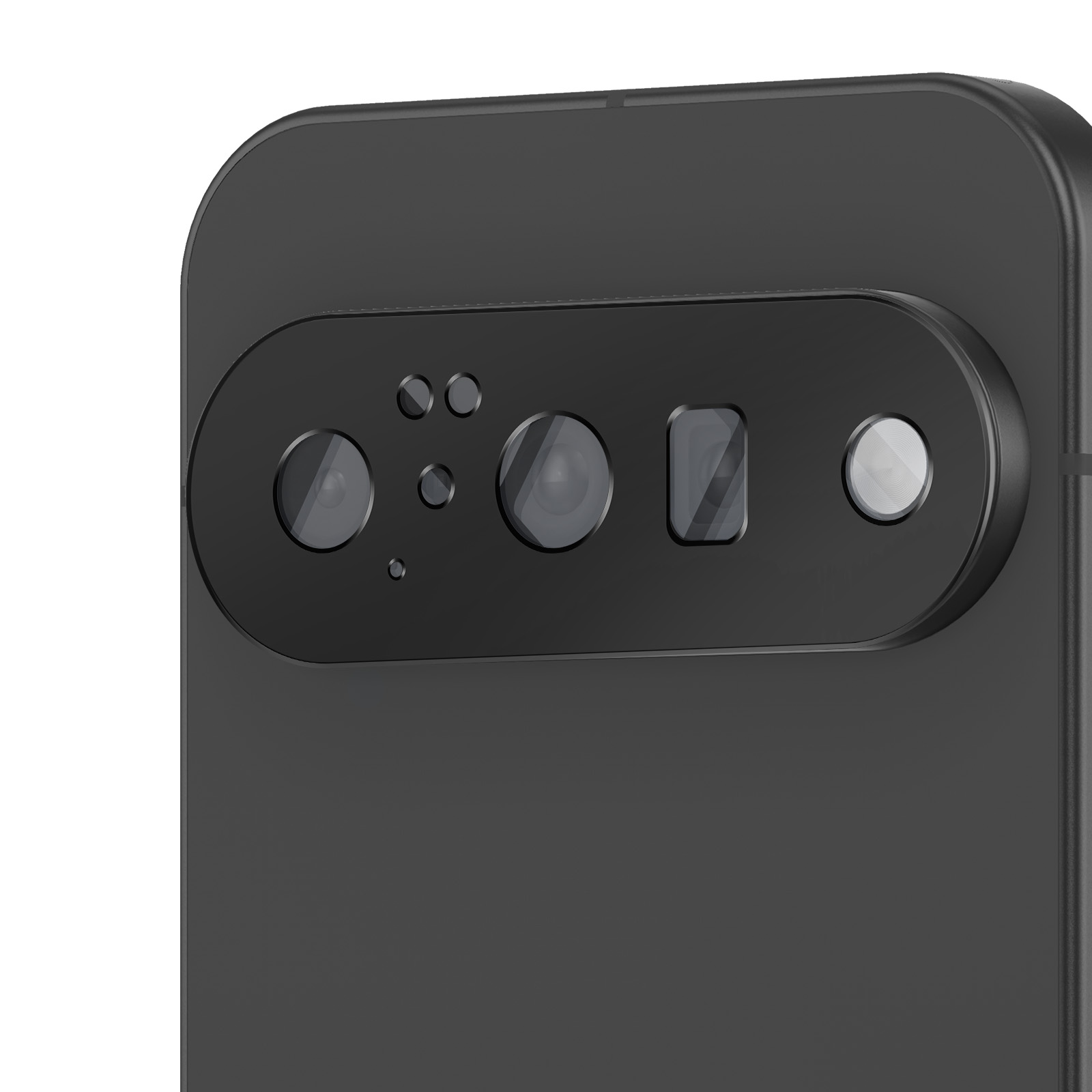 Primo piano di uno smartphone nero con più obiettivi e un flash. Il telefono è su sfondo bianco.