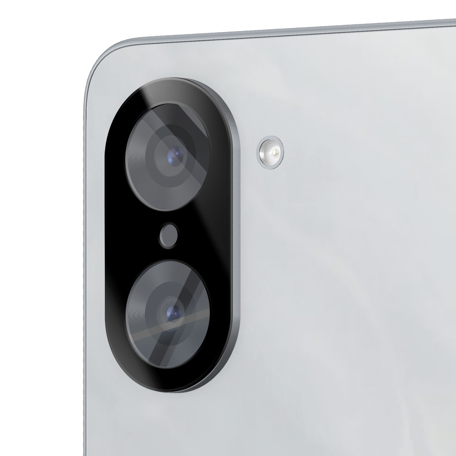Primo piano del modulo fotocamera di uno smartphone, con due lenti e un flash su una superficie grigio chiaro.