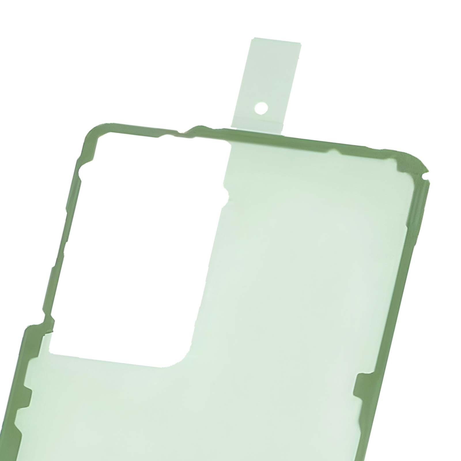 Un adesivo verde chiaro. Ha una forma rettangolare con un ritaglio per la fotocamera e una piccola linguetta in alto.