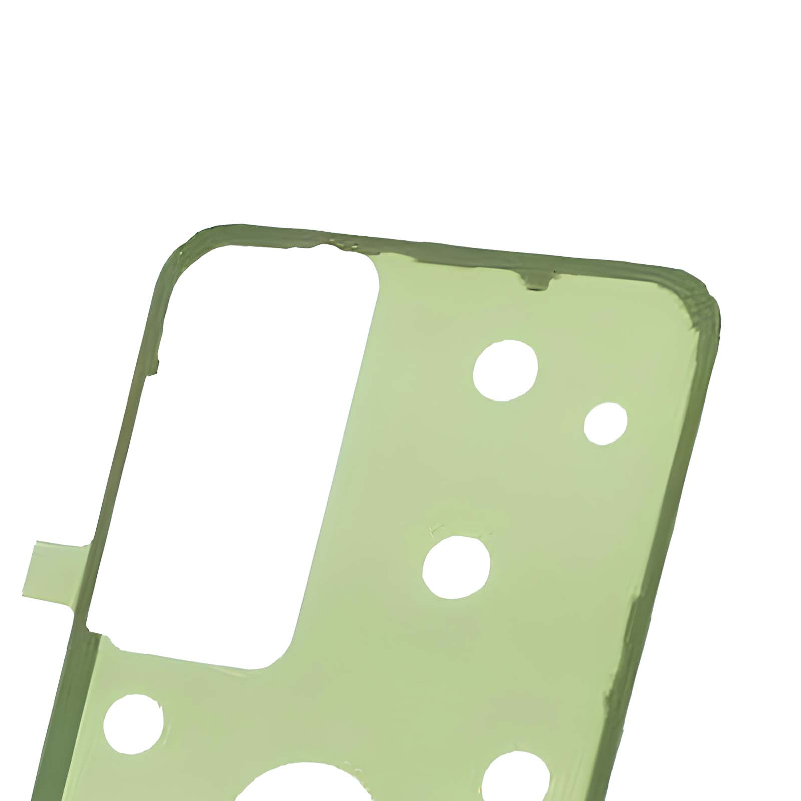 Una cover posteriore del telefono verde chiaro con ritagli per fotocamera e altre funzioni, su sfondo bianco.
