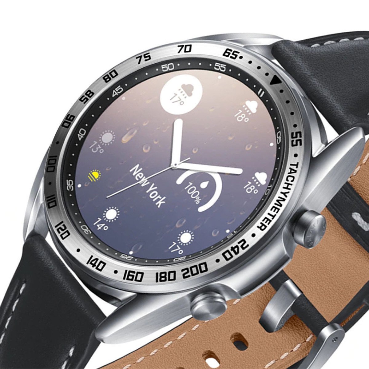 Primo piano di uno smartwatch che mostra informazioni meteo. L'orologio ha una lunetta argentata, un cinturino in pelle nero e un cinturino in pelle marrone.
