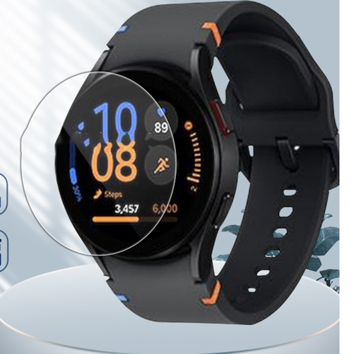 Uno smartwatch nero con display rotondo che mostra l'ora e i dati di fitness. L'orologio ha un cinturino nero e dettagli arancioni.