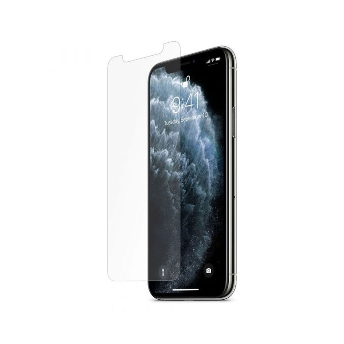 Un iPhone con protezione schermo. Lo schermo mostra ora e data. Il telefono è nero e la protezione è trasparente.