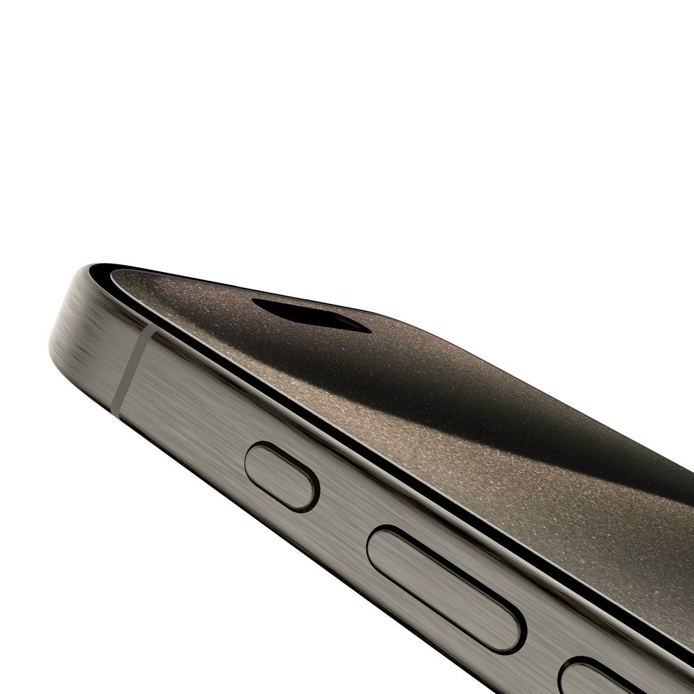 Primo piano del bordo di uno smartphone. Finitura grigio metallizzato con pulsanti e foro fotocamera. Sfondo bianco.