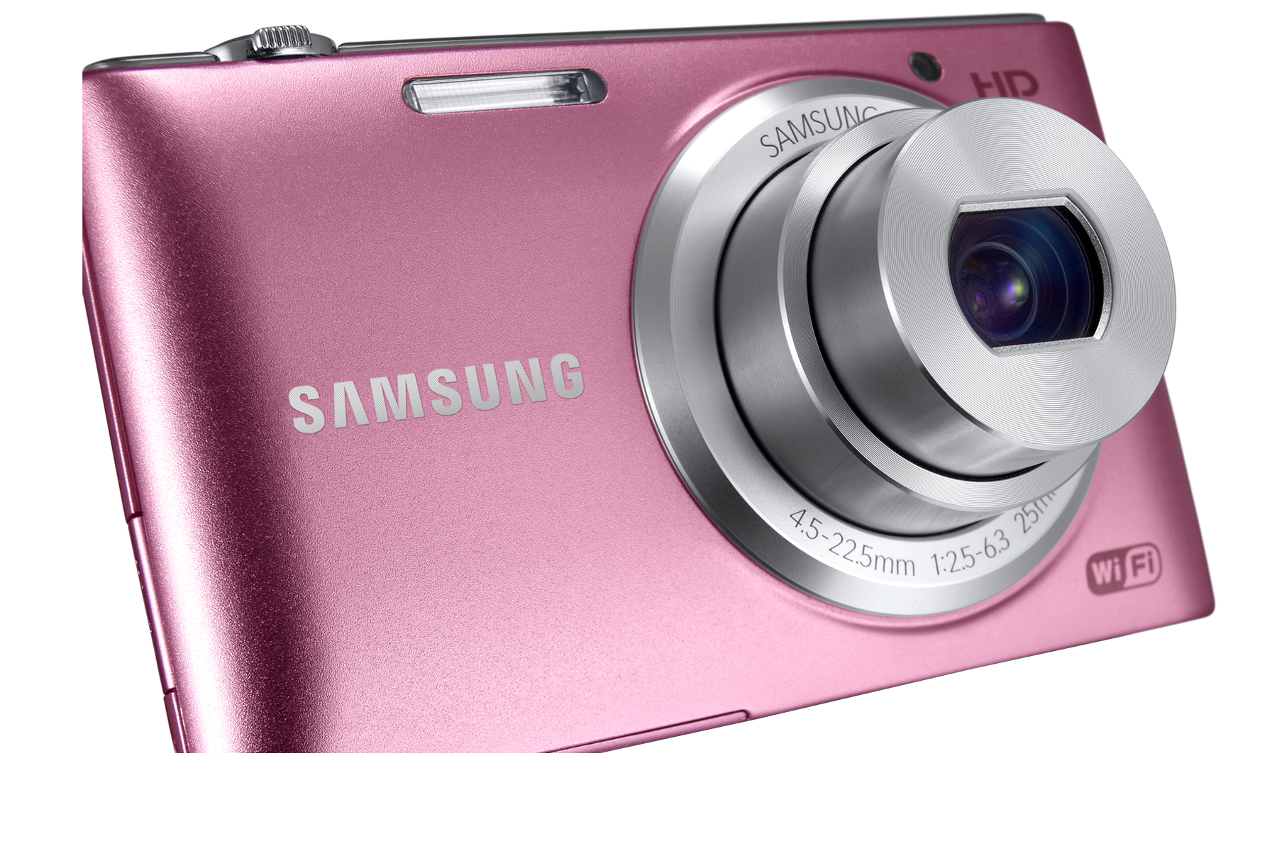 Fotocamera Samsung rosa con obiettivo argento. Il testo include 'Samsung', 'HD', 'Wi-Fi' e specifiche dell'obiettivo. Isolato su sfondo bianco.