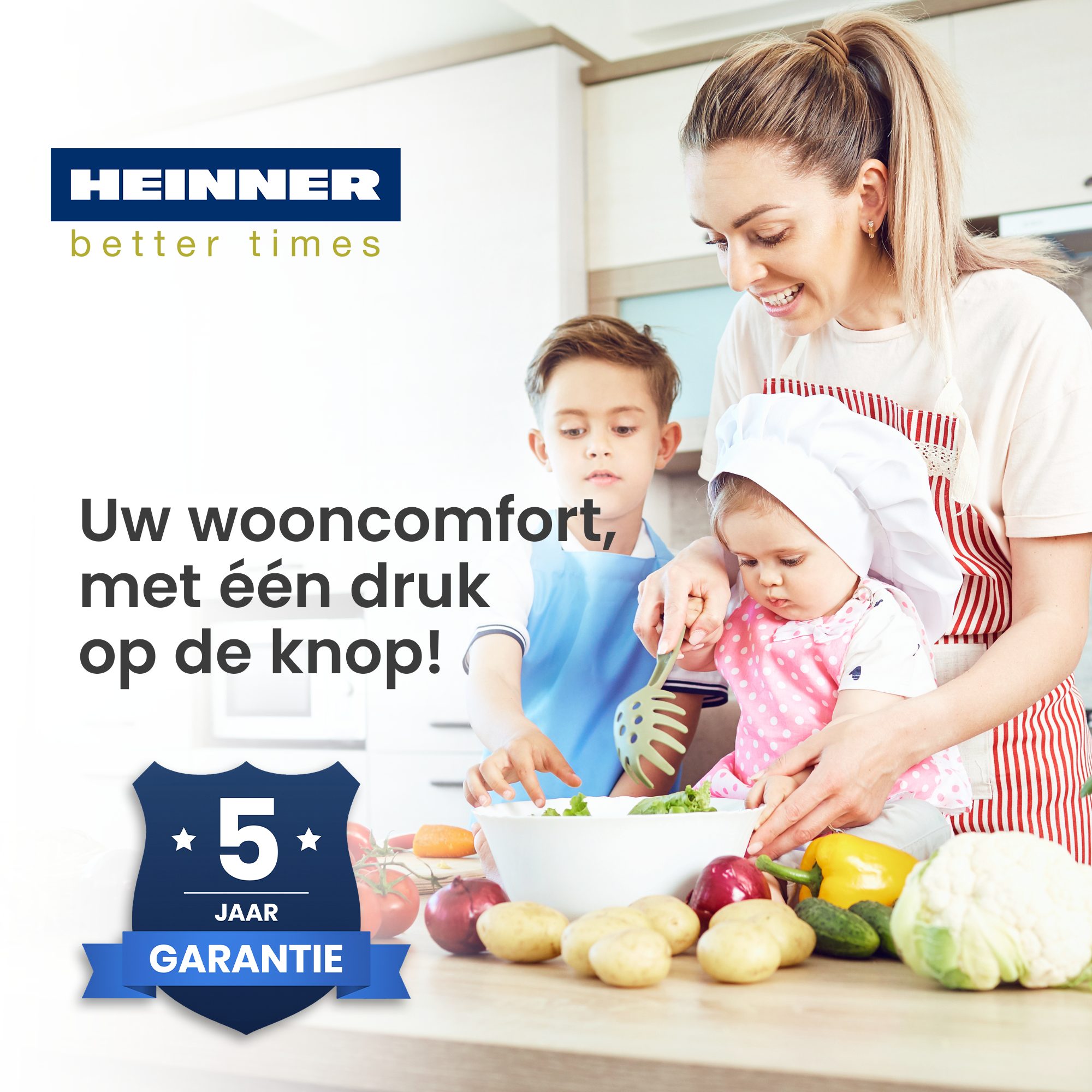 Eine Frau und zwei Kinder in einer Küche. Sie bereiten Essen mit Gemüse zu. Das Logo von Heinner befindet sich oben links.