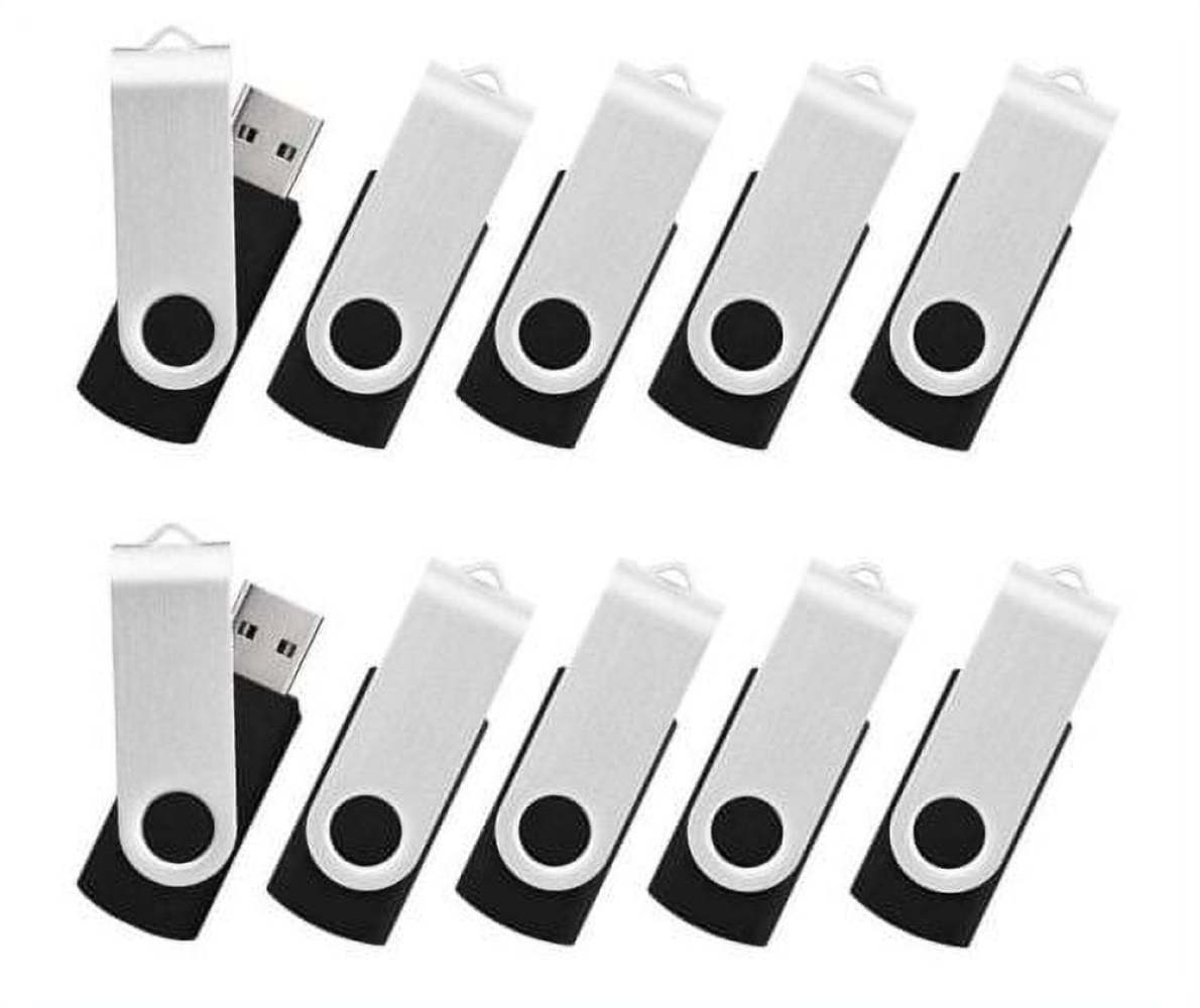 Zehn silberne USB-Sticks mit schwarzen Basen sind diagonal auf weißem Hintergrund angeordnet. Jeder hat ein kreisförmiges Loch.