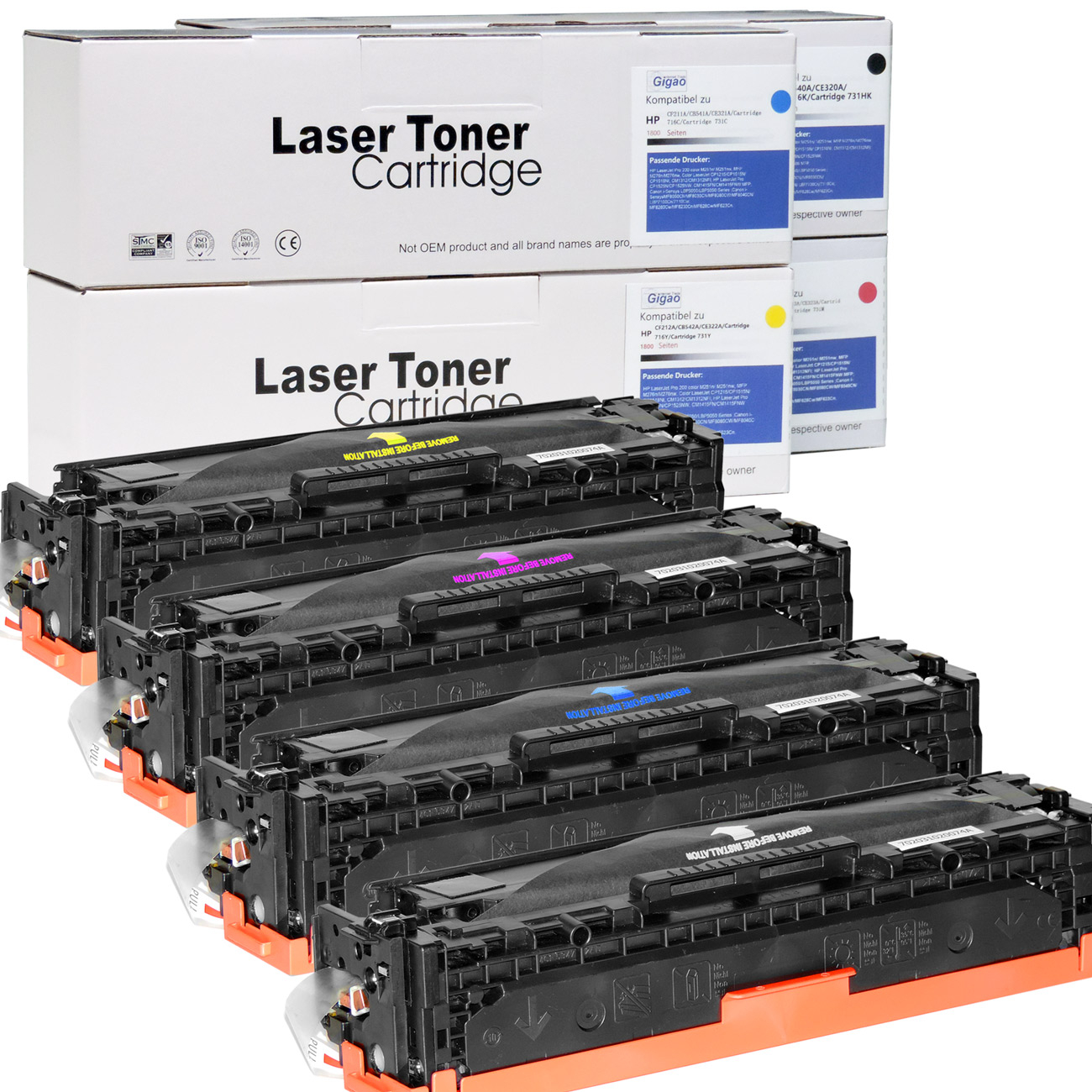 Mehrere schwarze Lasertoner-Patronen sind vor Kartons mit farbigen Etiketten und Text gestapelt.