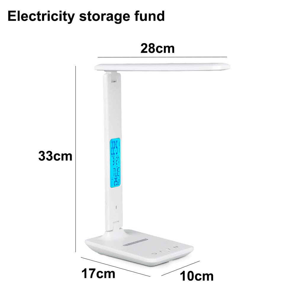 Eine weiße LED-Schreibtischlampe mit Digitalanzeige für Uhrzeit, Datum und Temperatur. Abmessungen sind angegeben: 28cm, 33cm, 17cm und 10cm.