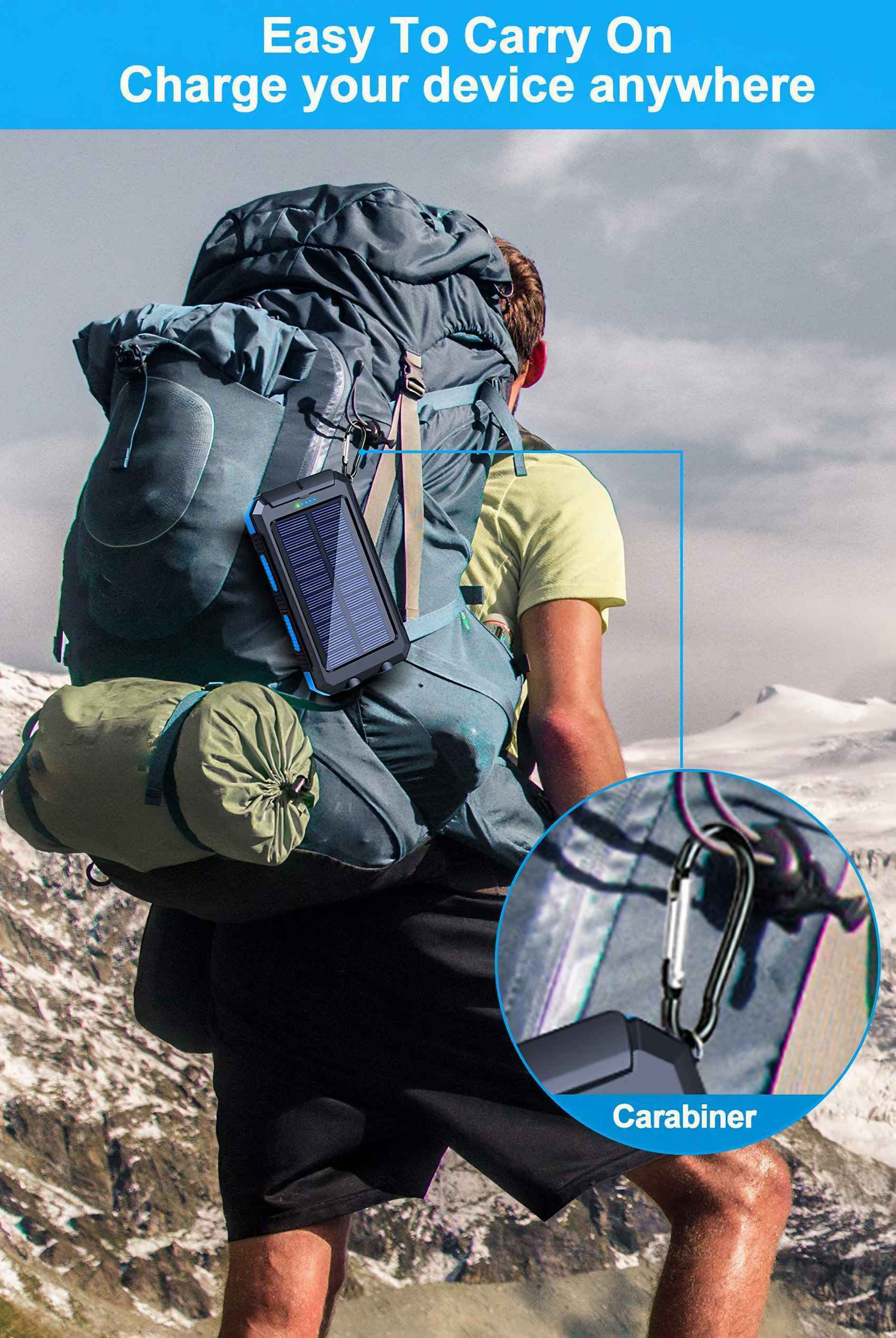 Eine Person wandert mit einem Rucksack, daran ist ein Solarpanel befestigt. Im Hintergrund sind Berge zu sehen.