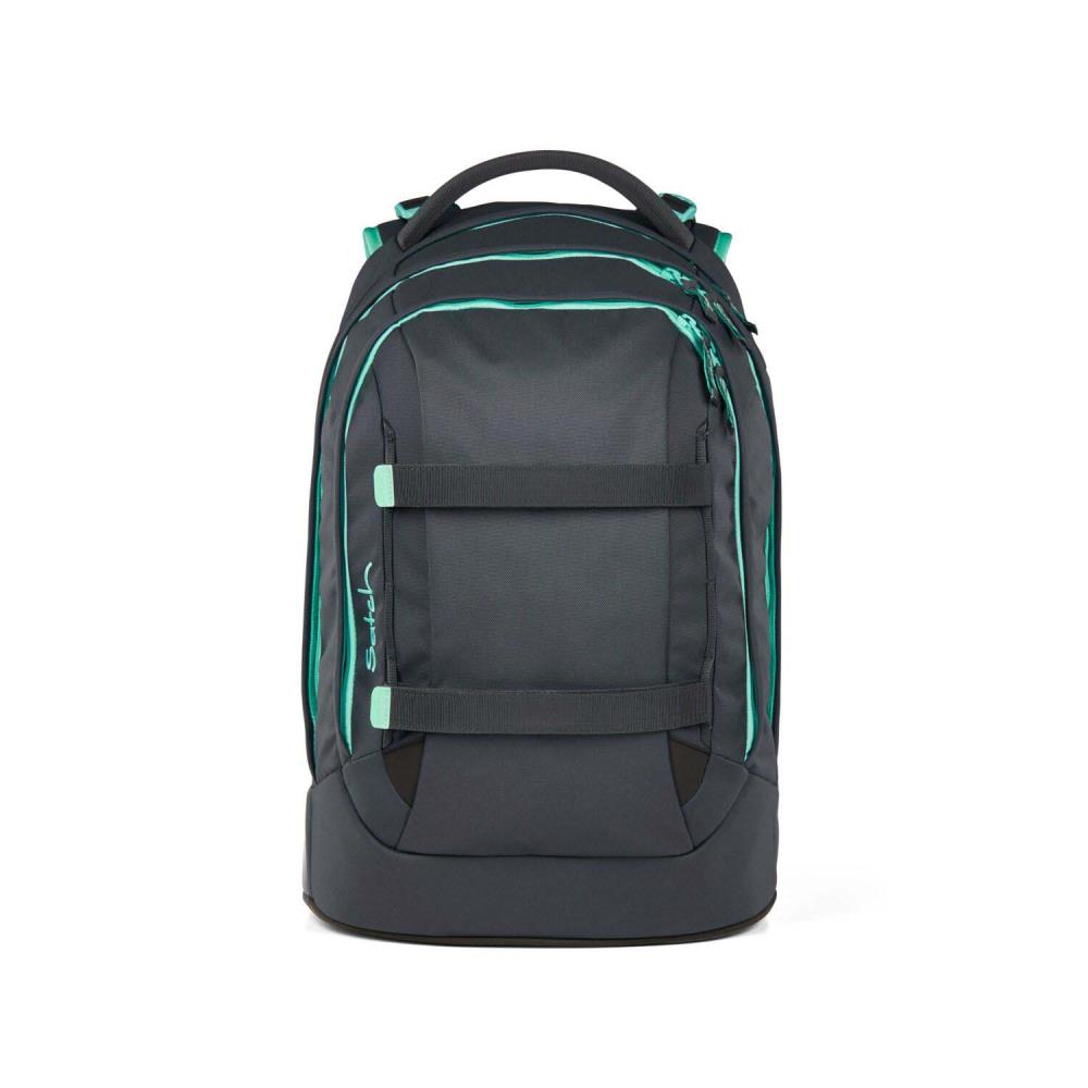 Ein grauer Rucksack mit türkisfarbenen Akzenten, einem oberen Griff und zwei vorderen Riemen. Der Markenname 'satch' ist sichtbar.