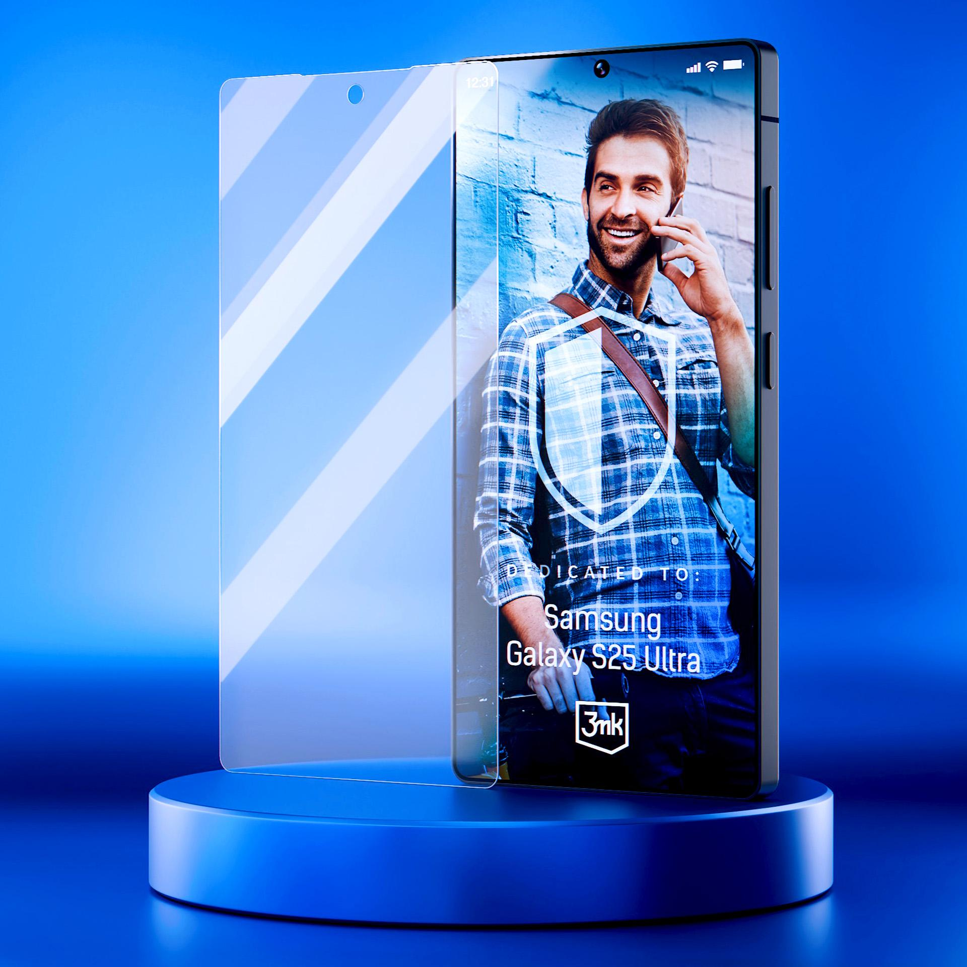 Proteggi schermo del telefono e telefono che mostra un uomo al telefono, sfondo e supporto blu.