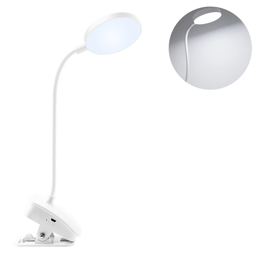 Eine weiße LED-Schreibtischlampe mit Clip-Basis. Sie hat ein rundes Licht und einen flexiblen Hals. Ein kleiner Kreis zeigt eine Nahaufnahme des Lichts.