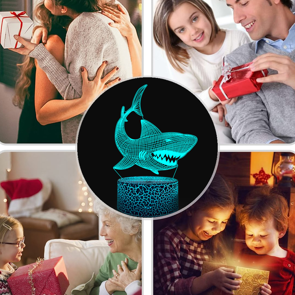 In der Mitte eine Haifischlampe. Menschen schenken sich gegenseitig Geschenke. Das ganze Bild strahlt eine warme und fröhliche Stimmung aus.