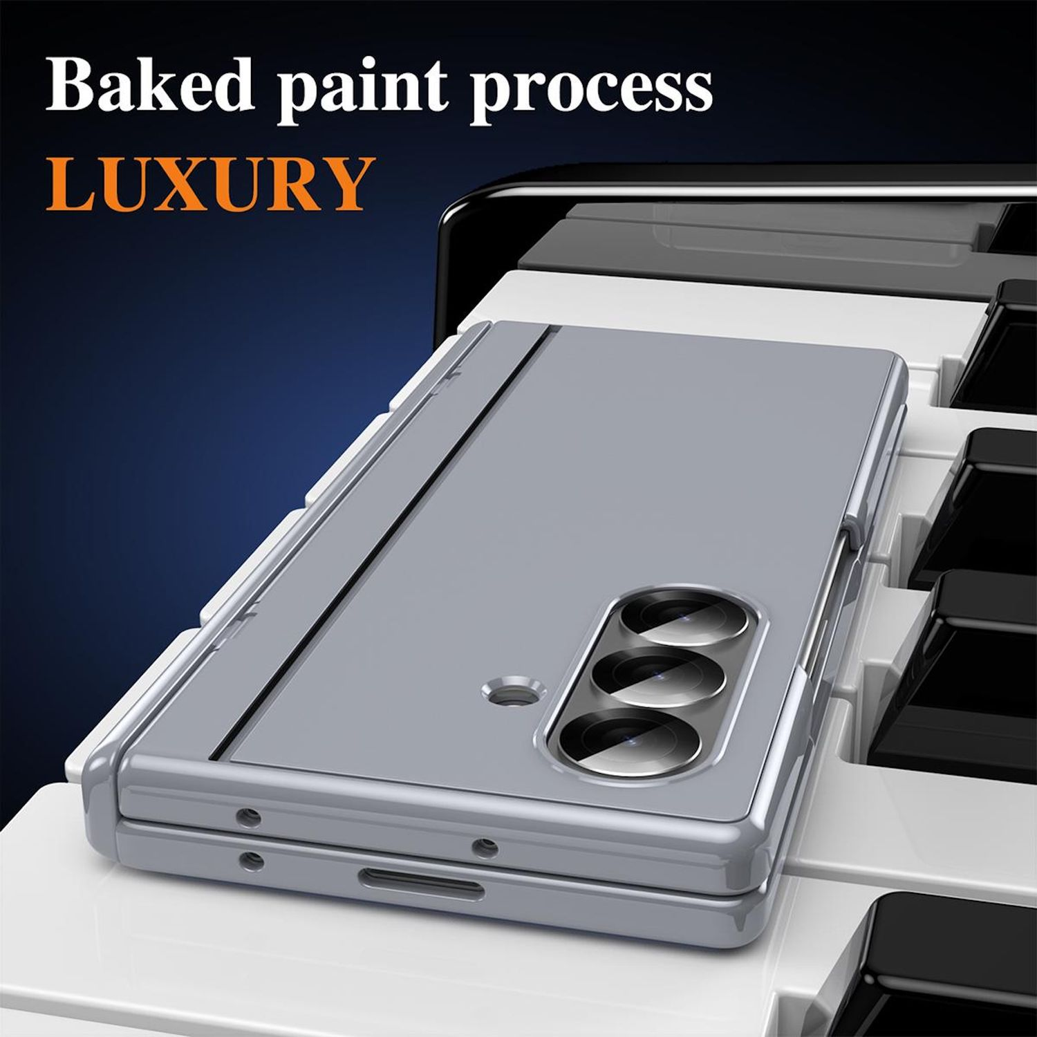 Un teléfono gris con tres lentes sobre teclas de piano. Arriba, 'Baked paint process' y 'LUXURY'.