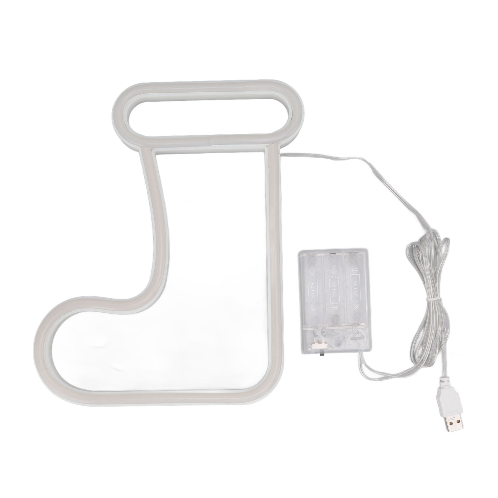 Ein weißes, weihnachtliches, strumpfförmiges LED-Licht mit USB-Kabel und Akkupack auf weißem Hintergrund.
