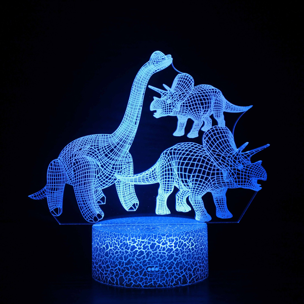 Ein blaues 3D-Dinosaurier-Nachtlicht. Das Licht zeigt drei Dinosaurier: einen Brachiosaurus und zwei Triceratops. Der Sockel ist gemustert.