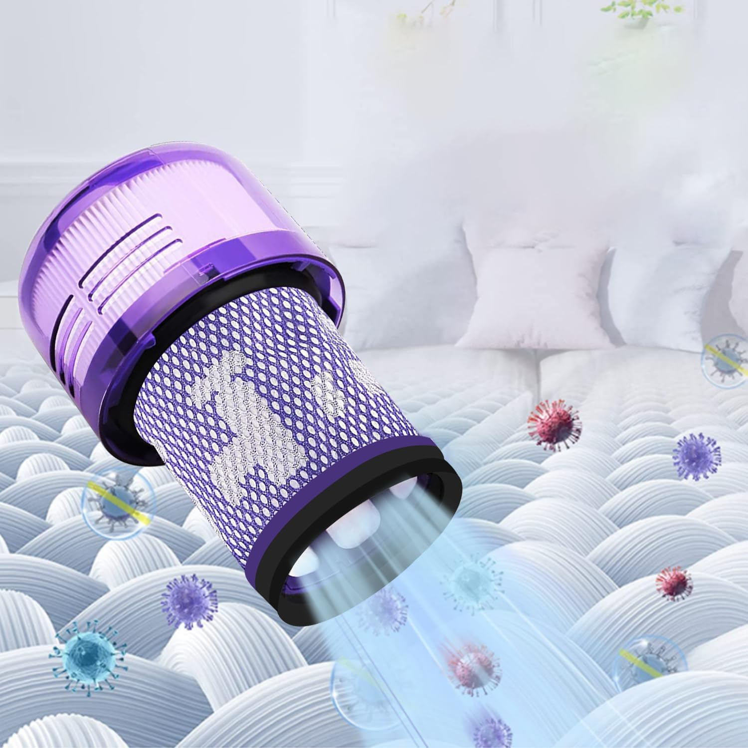 Ein lila Staubsaugerfilter entfernt Keime von einer weißen Oberfläche. Im Hintergrund ist ein Bett mit Kissen und Pflanzen zu sehen.