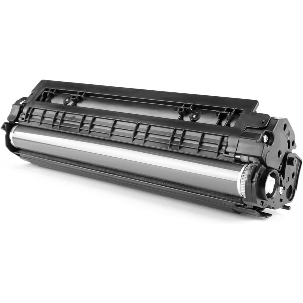 Una cartuccia toner per stampante nera e argento su sfondo bianco. La cartuccia è angolata, mostrando la sua forma cilindrica e i dettagli intricati.
