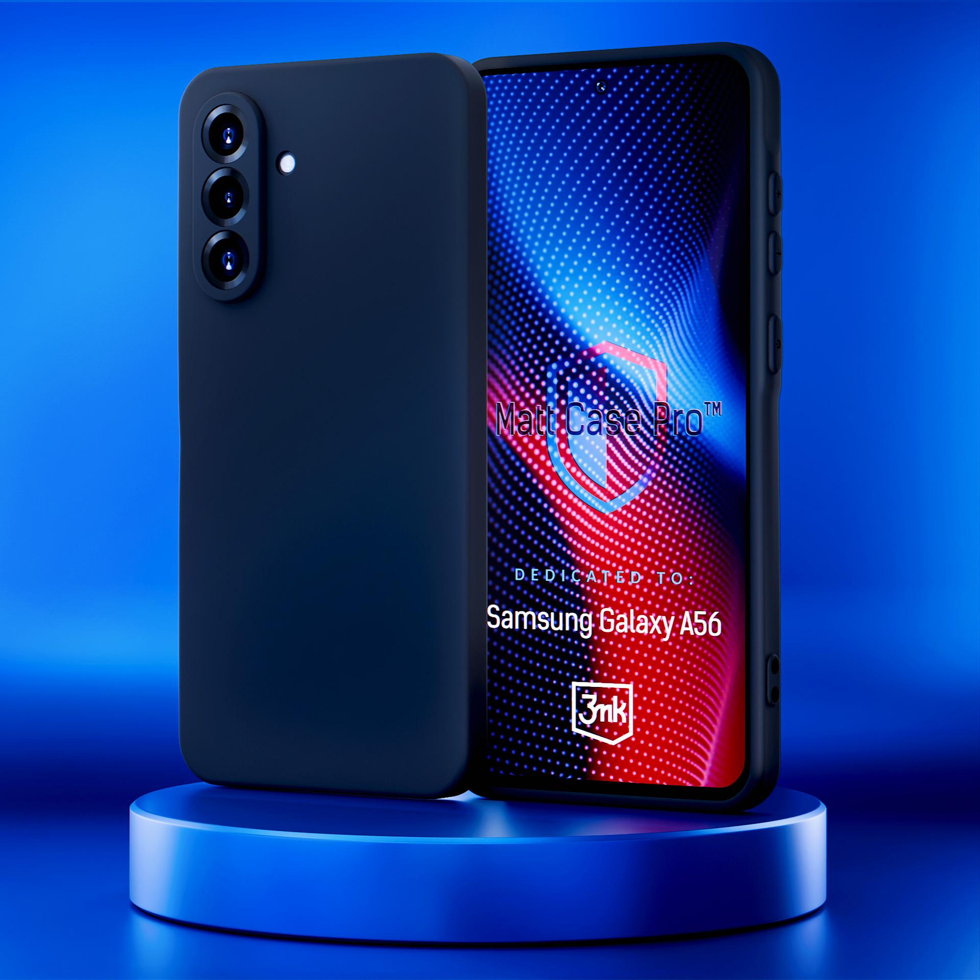 Telefon i etui na niebieskim stojaku. Telefon wyświetla kolorowy design. Etui jest granatowe.