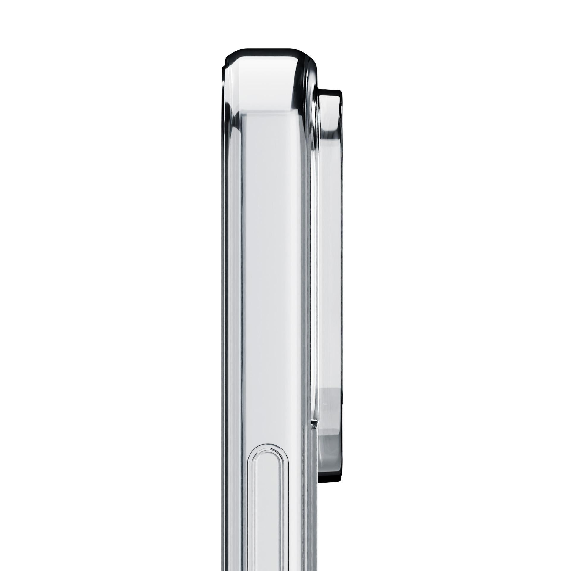 Zbliżenie przezroczystego plastikowego etui na telefon, widok z boku. Na białym tle.