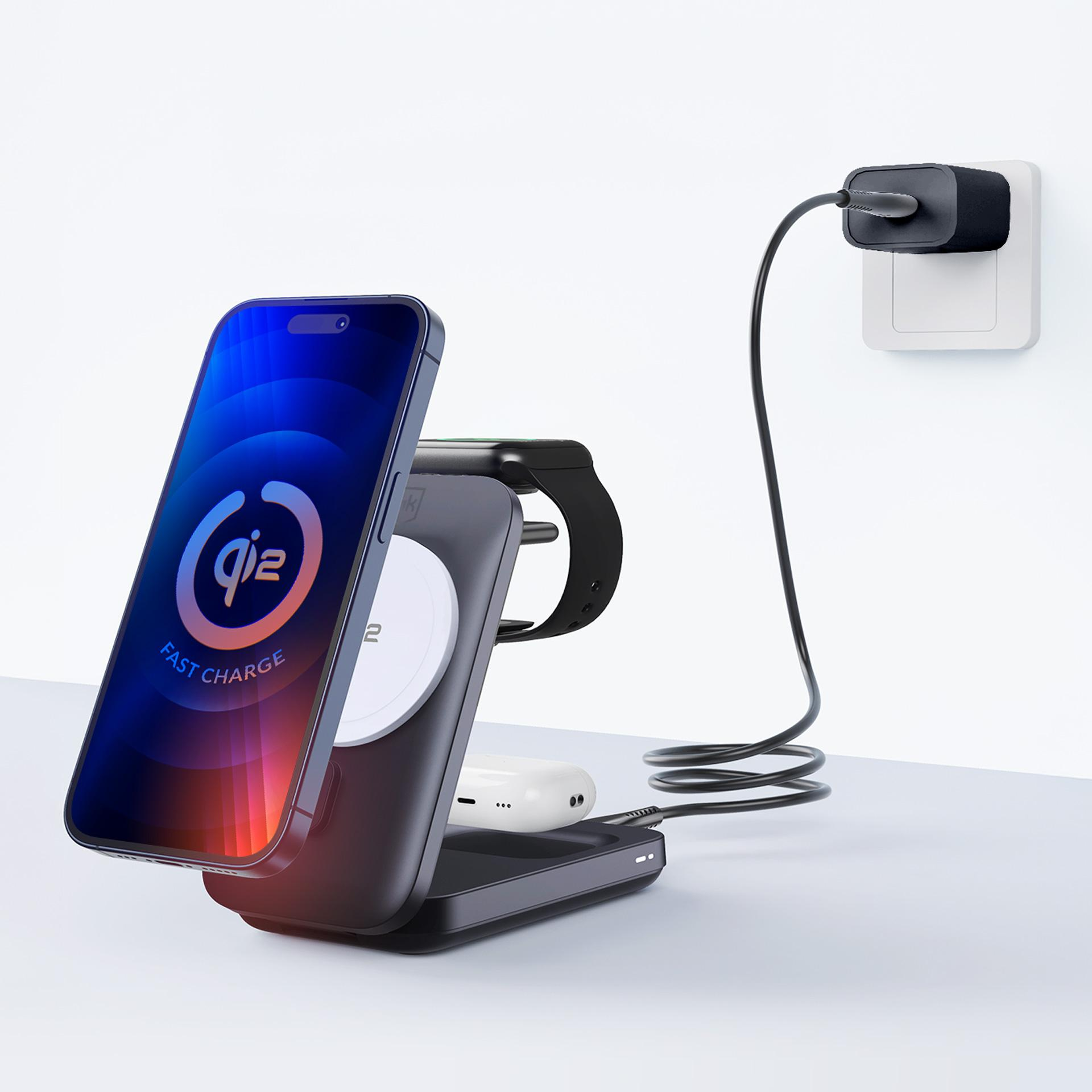 Telefon, zegarek i słuchawki ładujące się na czarnej ładowarce bezprzewodowej. Wtyczka jest podłączona do ściany.