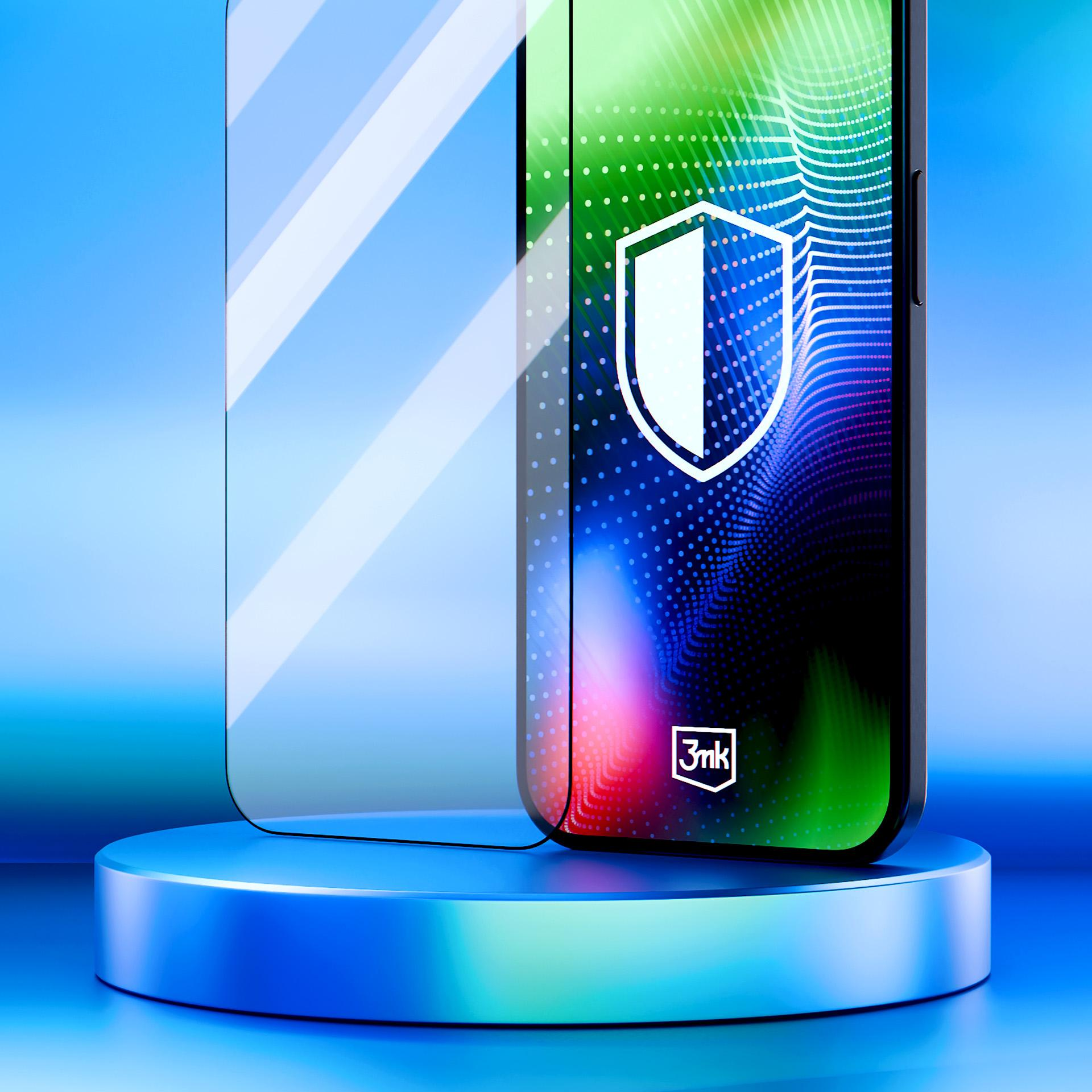 Telefon z ochraniaczem ekranu. Logo tarczy na ekranie. Telefon na niebieskim cokole. Niebieskie tło gradientowe.