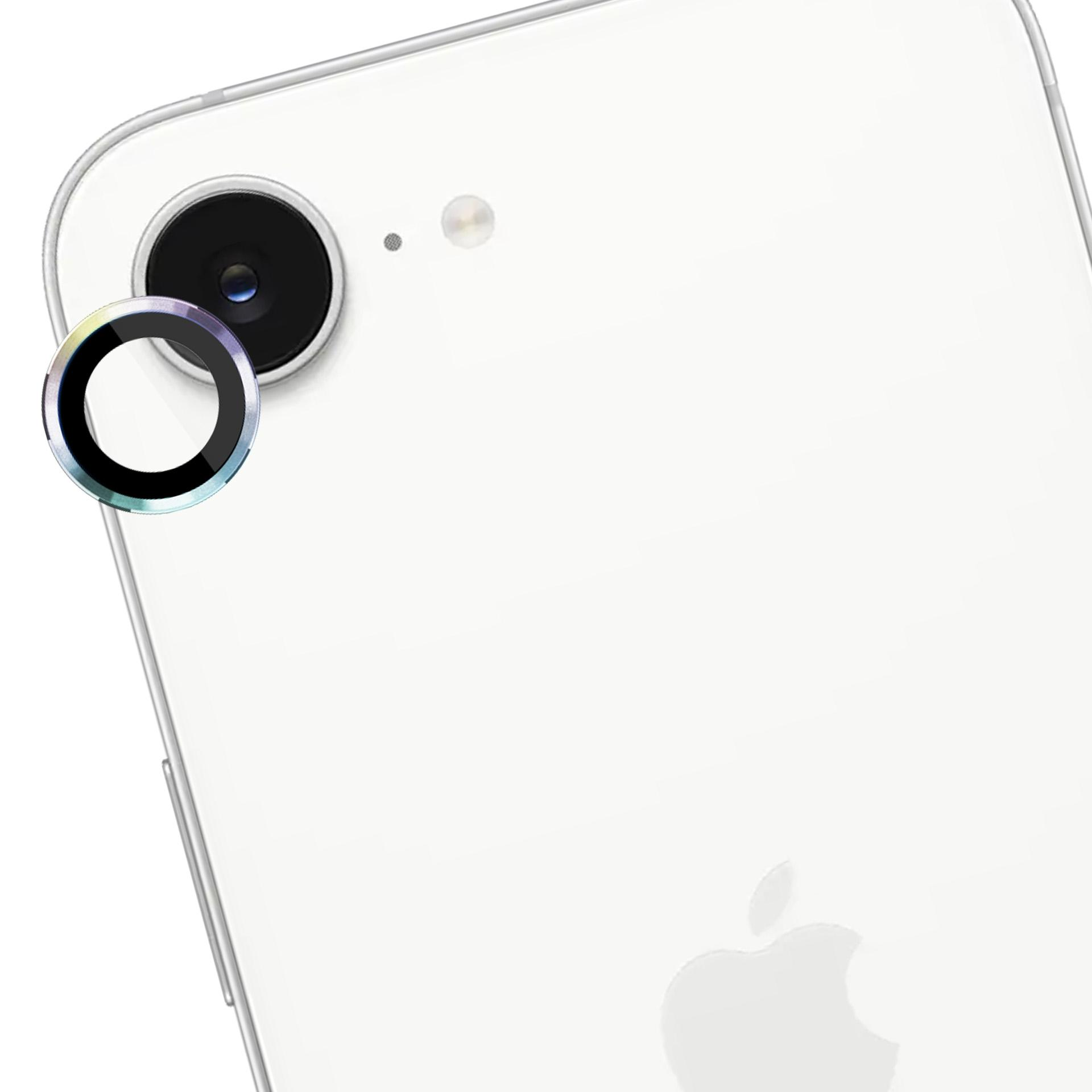 Retro di un iPhone bianco con lente della fotocamera e protezione. Il logo Apple è visibile. Una cornice argentata circonda il dispositivo.