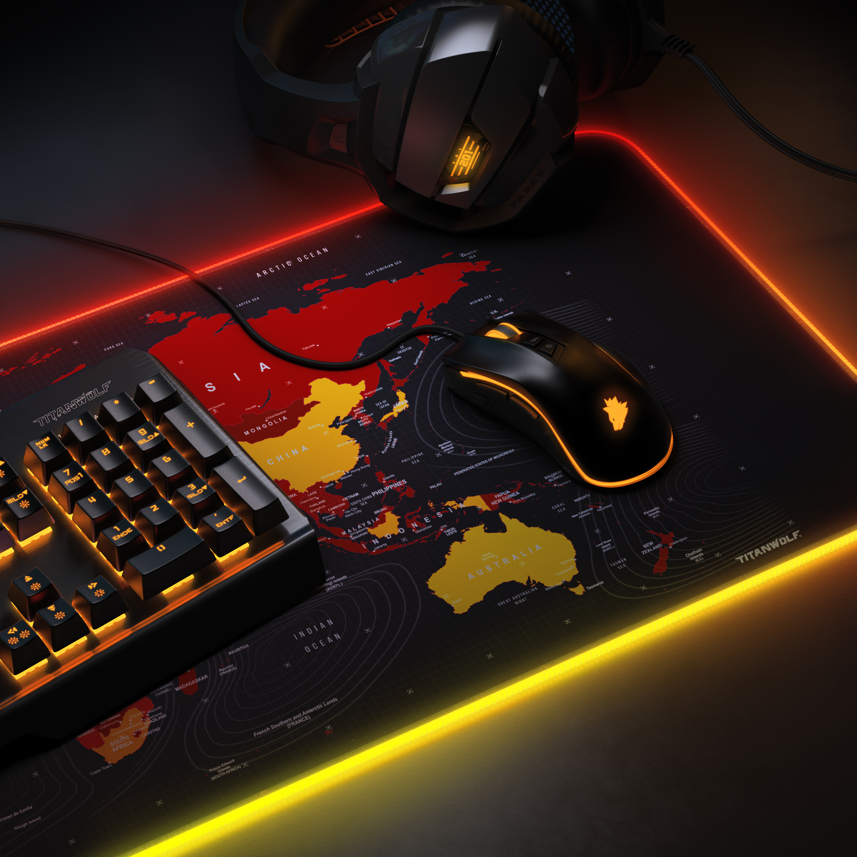 Gaming-Setup mit Tastatur, Maus und Headset auf einer Weltkarten-Mauspad, alles orange leuchtend.