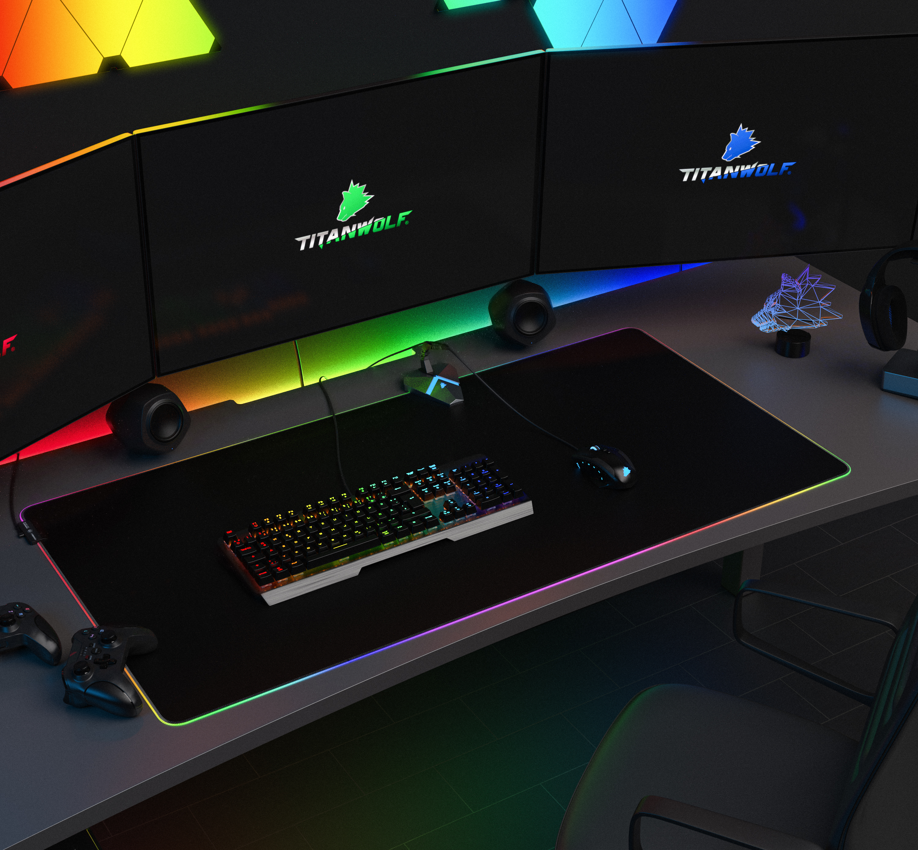 Gaming-Setup mit Monitoren, Tastatur, Maus, Mauspads, Lautsprechern und Kopfhörern. Bunte Lichter sorgen für Ambiente.