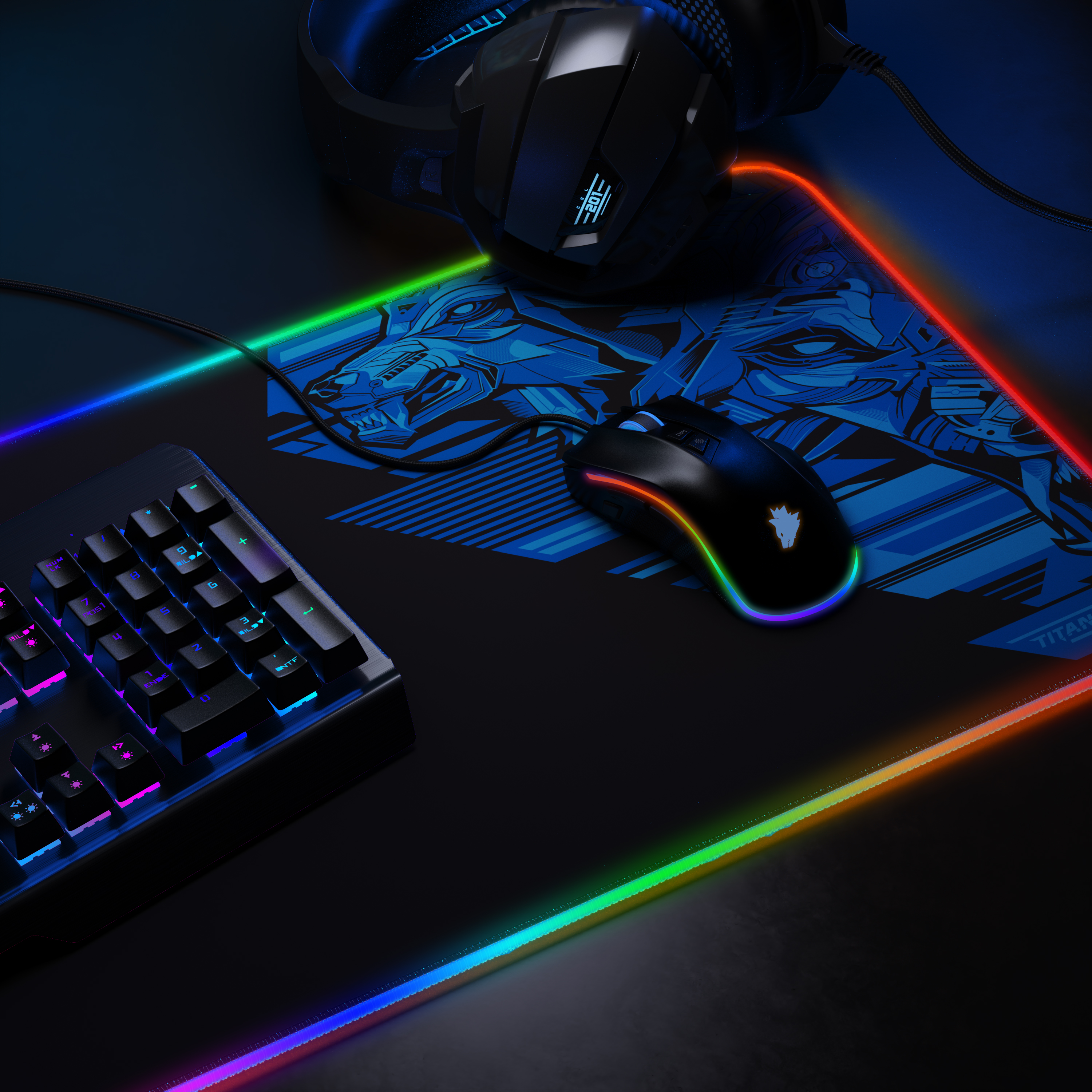 Gaming-Setup mit Tastatur, Maus, Kopfhörern und Mauspad. Das Setup ist mit RGB-Lichtern beleuchtet.