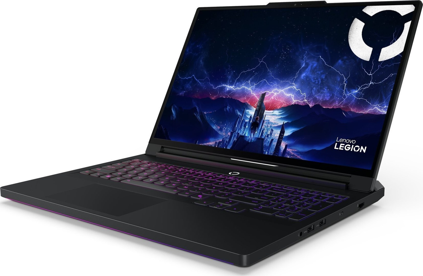 Czarny laptop Lenovo Legion jest otwarty, wyświetlając krajobraz miejski na ekranie. Klawiatura ma fioletowe podświetlenie.
