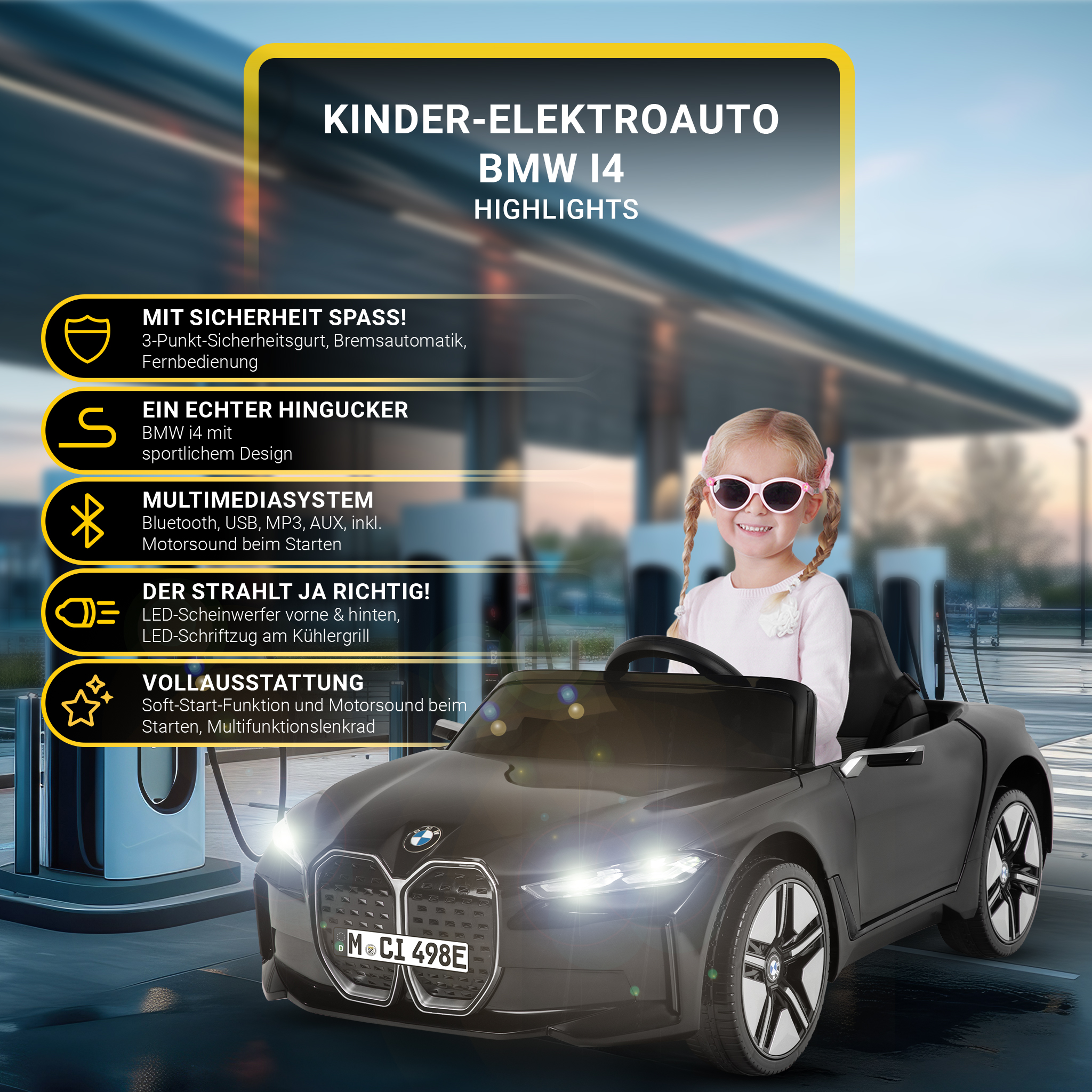 Ein Mädchen mit Sonnenbrille sitzt in einem schwarzen Spielzeugauto. Im Hintergrund sind Ladegeräte zu sehen.