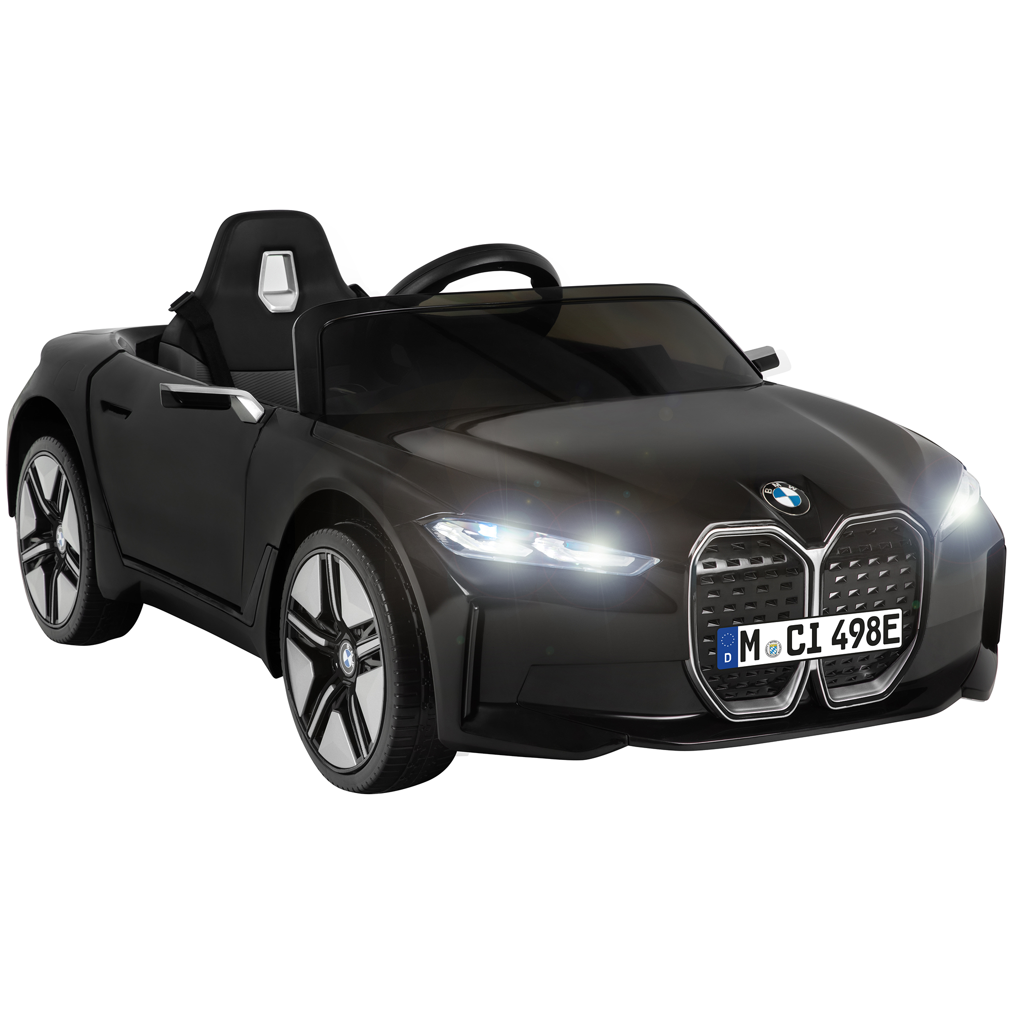 Schwarzes Spielzeugauto, BMW i4-Stil, mit eingeschaltetem Scheinwerfer, Kennzeichen sichtbar. Weißer Hintergrund.
