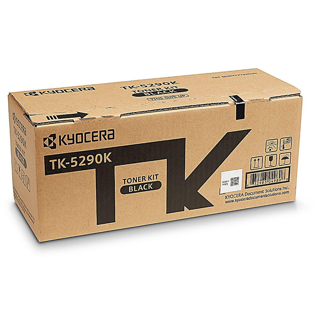 Una scatola di toner Kyocera TK-5290K marrone. Ha testo e simboli neri. La scatola è su una superficie bianca.