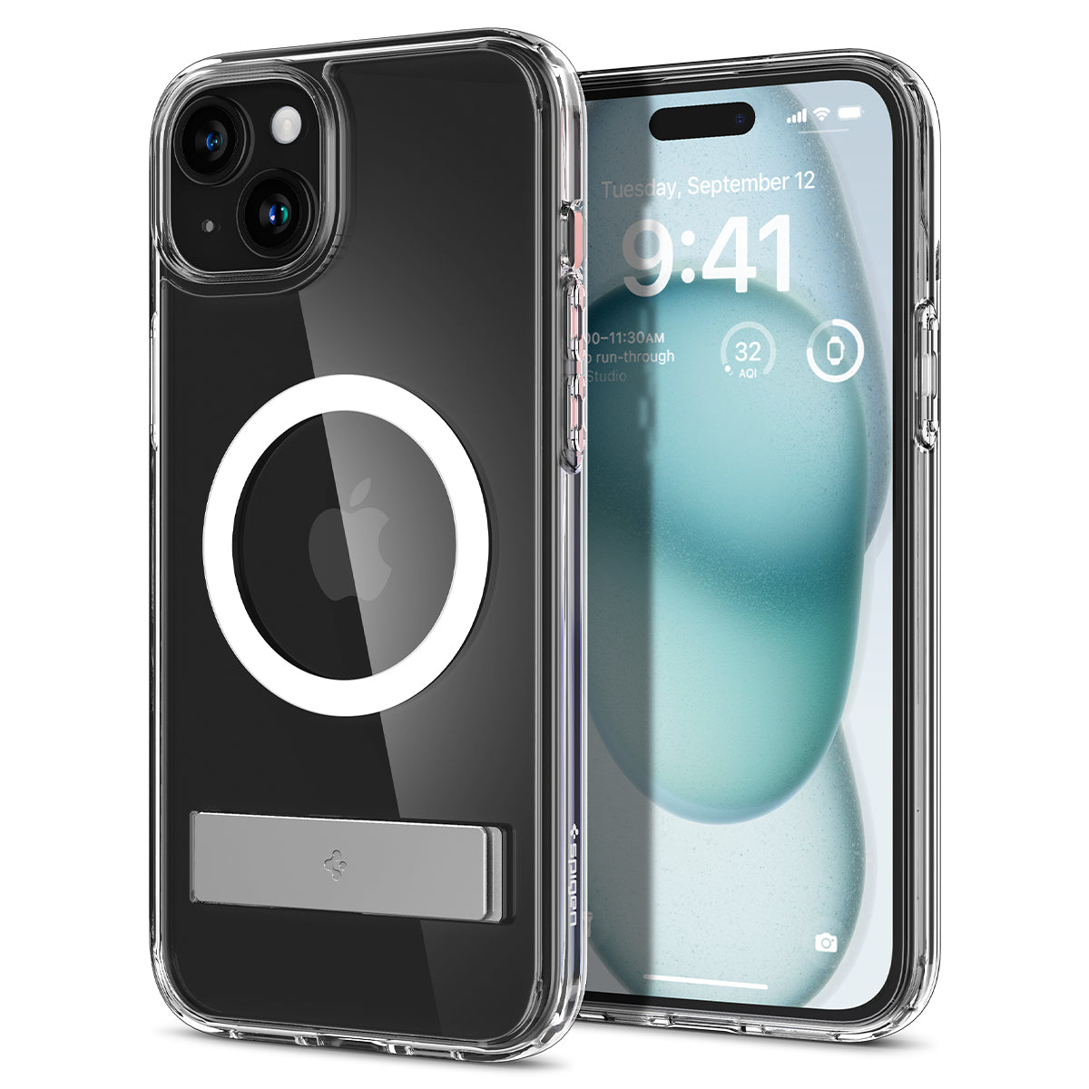 Transparante telefoonhoes met MagSafe, iPhone erin. De telefoon toont de tijd. De hoes heeft een standaard.